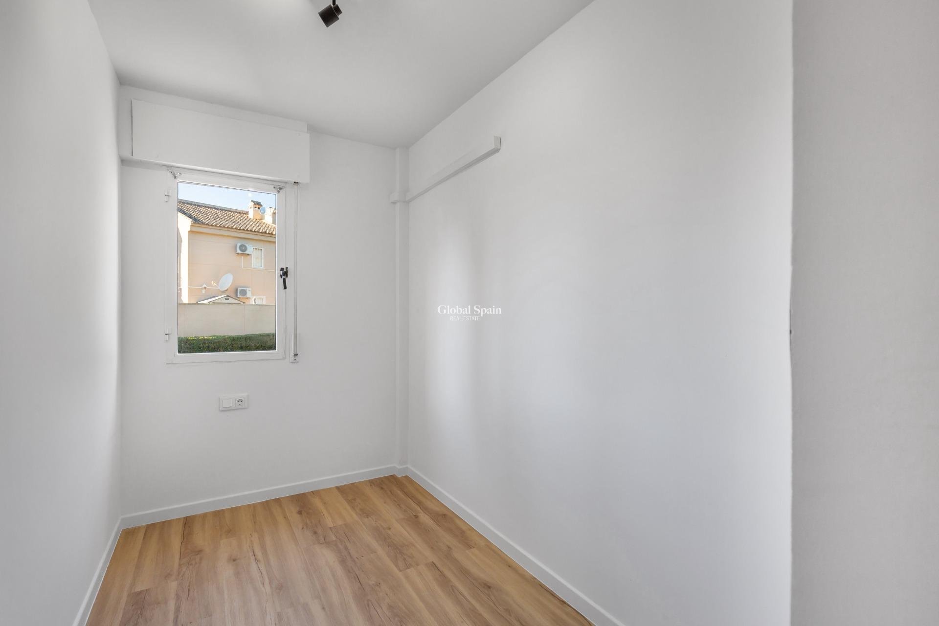 Wiederverkauf - WOHNUNG -
TORREVIEJA - Torreblanca