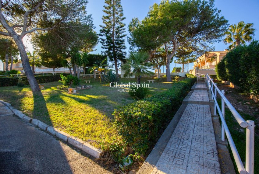 Wiederverkauf - WOHNUNG -
TORREVIEJA - Torreblanca