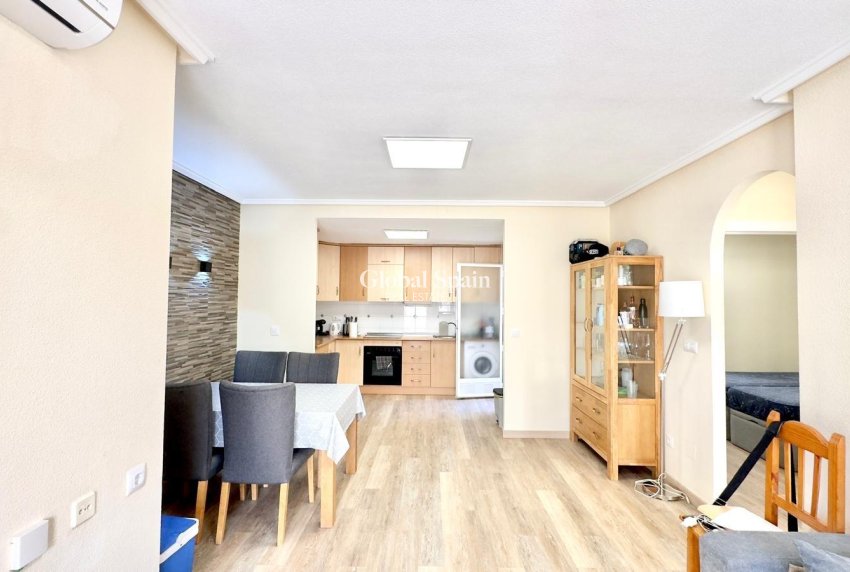 Wiederverkauf - WOHNUNG -
TORREVIEJA - Torreblanca