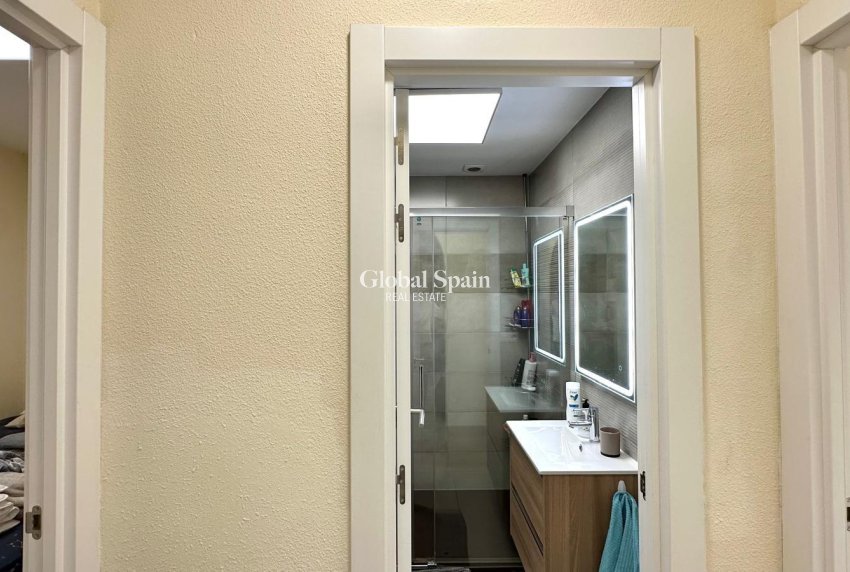 Wiederverkauf - WOHNUNG -
TORREVIEJA - Torreblanca