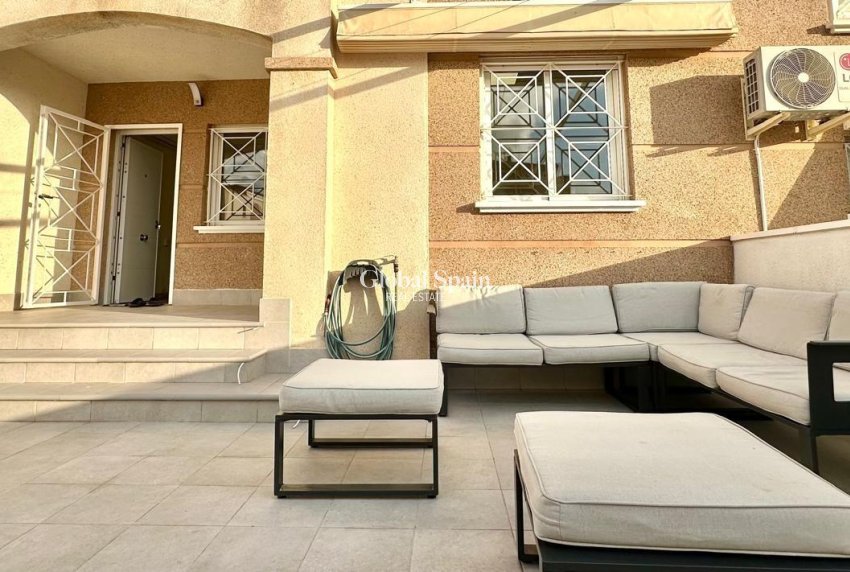 Wiederverkauf - WOHNUNG -
TORREVIEJA - Torreblanca