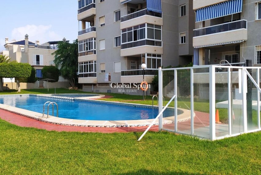 Wiederverkauf - WOHNUNG -
TORREVIEJA - Torreblanca