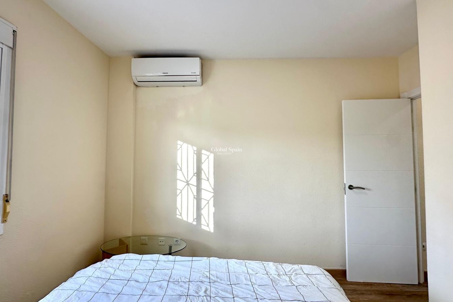 Wiederverkauf - WOHNUNG -
TORREVIEJA - Torreblanca