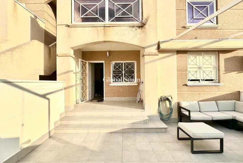 Wiederverkauf - WOHNUNG -
TORREVIEJA - Torreblanca