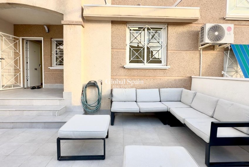 Wiederverkauf - WOHNUNG -
TORREVIEJA - Torreblanca