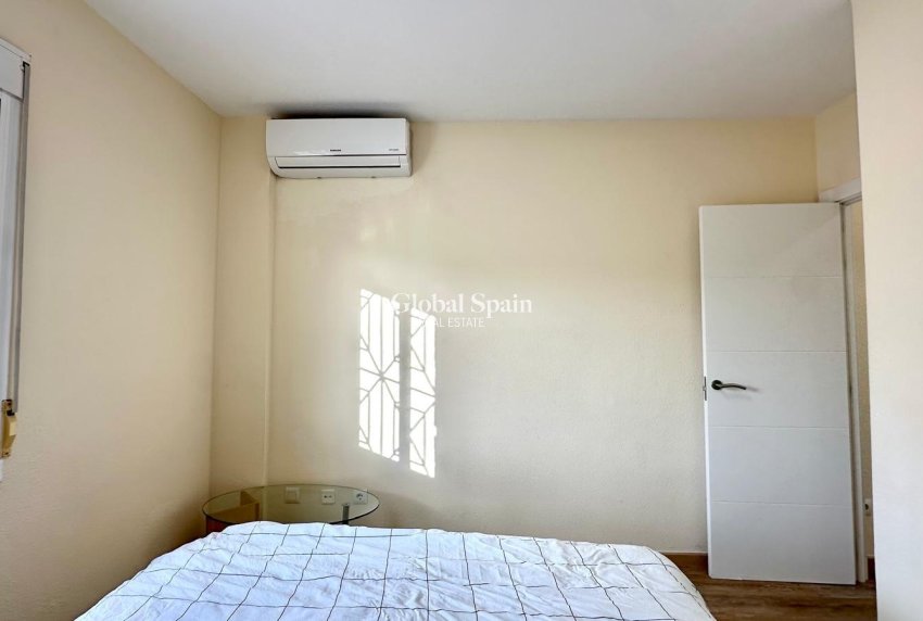 Wiederverkauf - WOHNUNG -
TORREVIEJA - Torreblanca