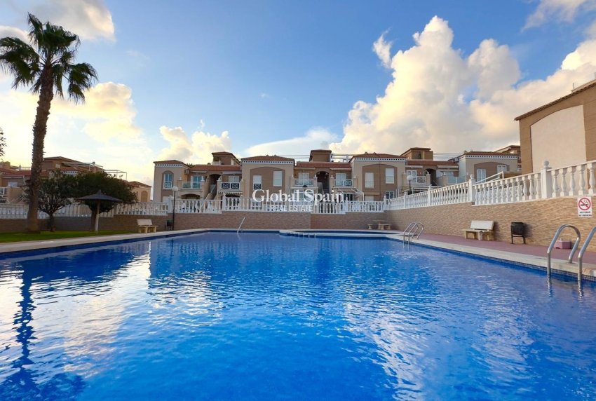 Wiederverkauf - WOHNUNG -
TORREVIEJA - Torreblanca