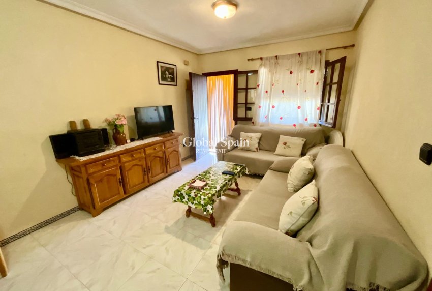 Wiederverkauf - WOHNUNG -
TORREVIEJA - Torreblanca