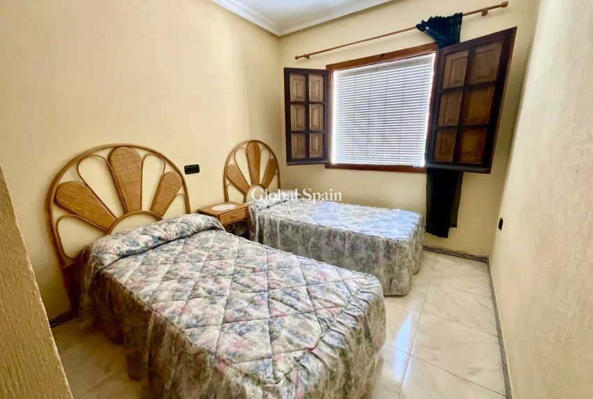 Wiederverkauf - WOHNUNG -
TORREVIEJA - Torreblanca