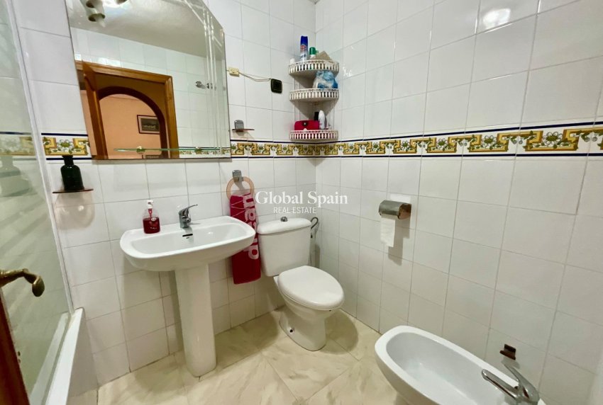 Wiederverkauf - WOHNUNG -
TORREVIEJA - Torreblanca