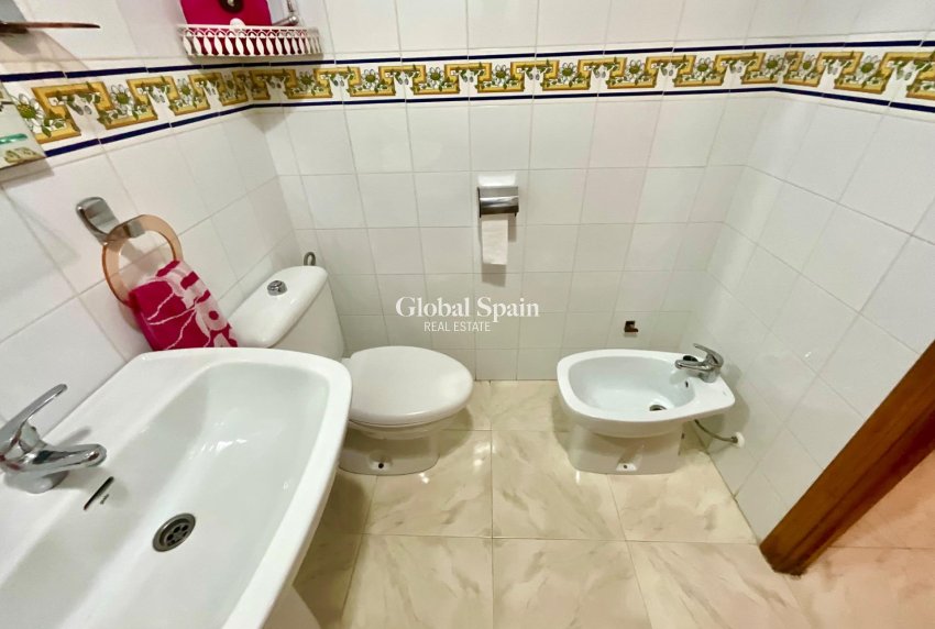 Wiederverkauf - WOHNUNG -
TORREVIEJA - Torreblanca
