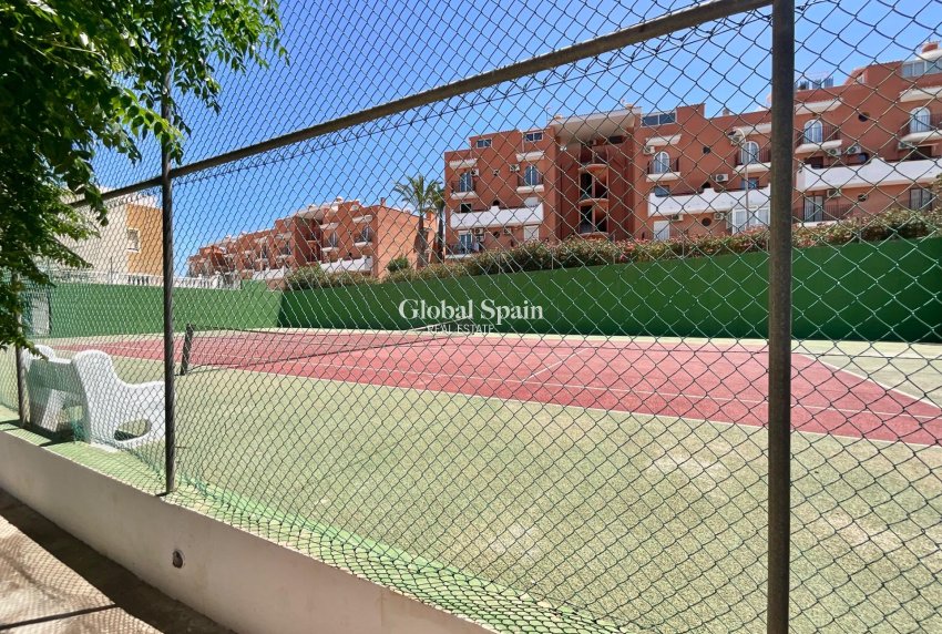 Wiederverkauf - WOHNUNG -
TORREVIEJA - Torreblanca