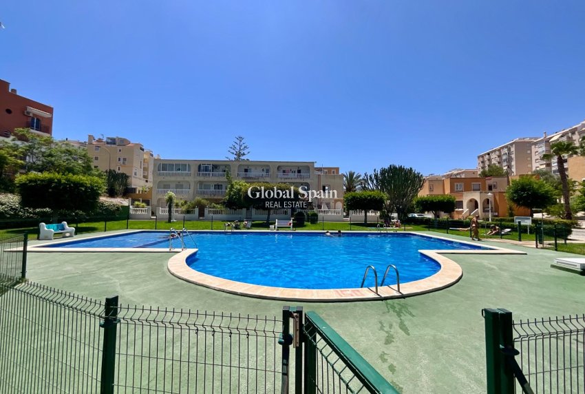 Wiederverkauf - WOHNUNG -
TORREVIEJA - Torreblanca
