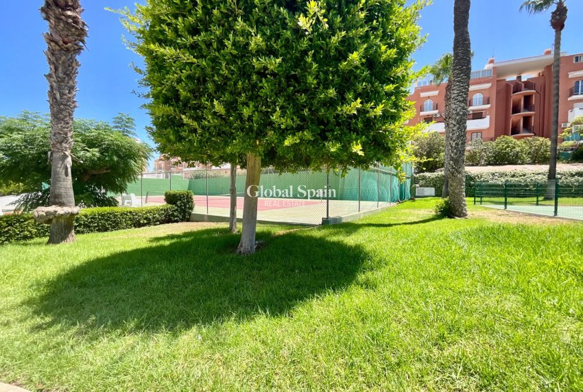 Wiederverkauf - WOHNUNG -
TORREVIEJA - Torreblanca