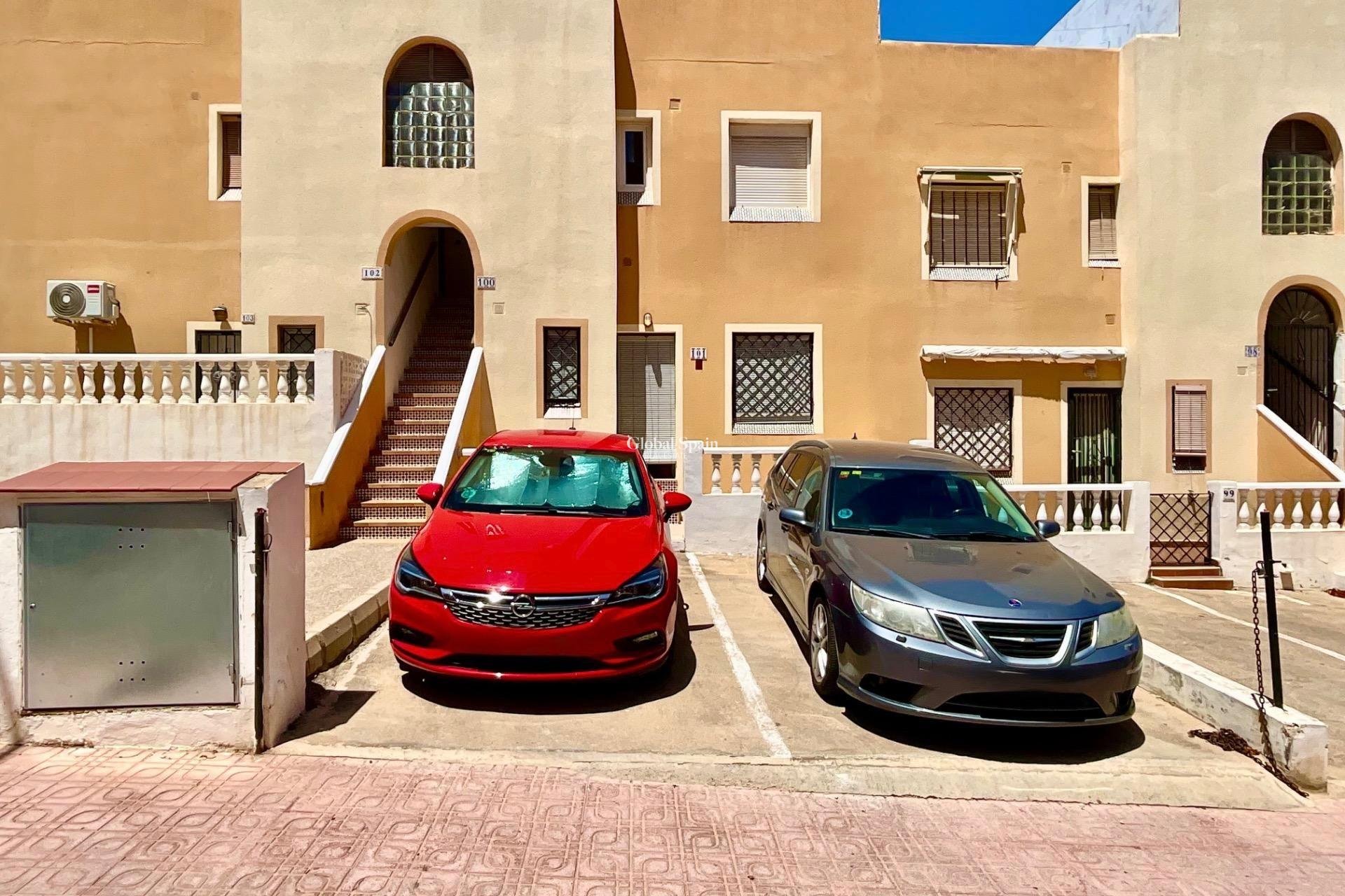 Wiederverkauf - WOHNUNG -
TORREVIEJA - Torreblanca