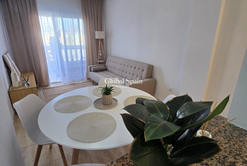 Wiederverkauf - WOHNUNG -
TORREVIEJA - Torreblanca