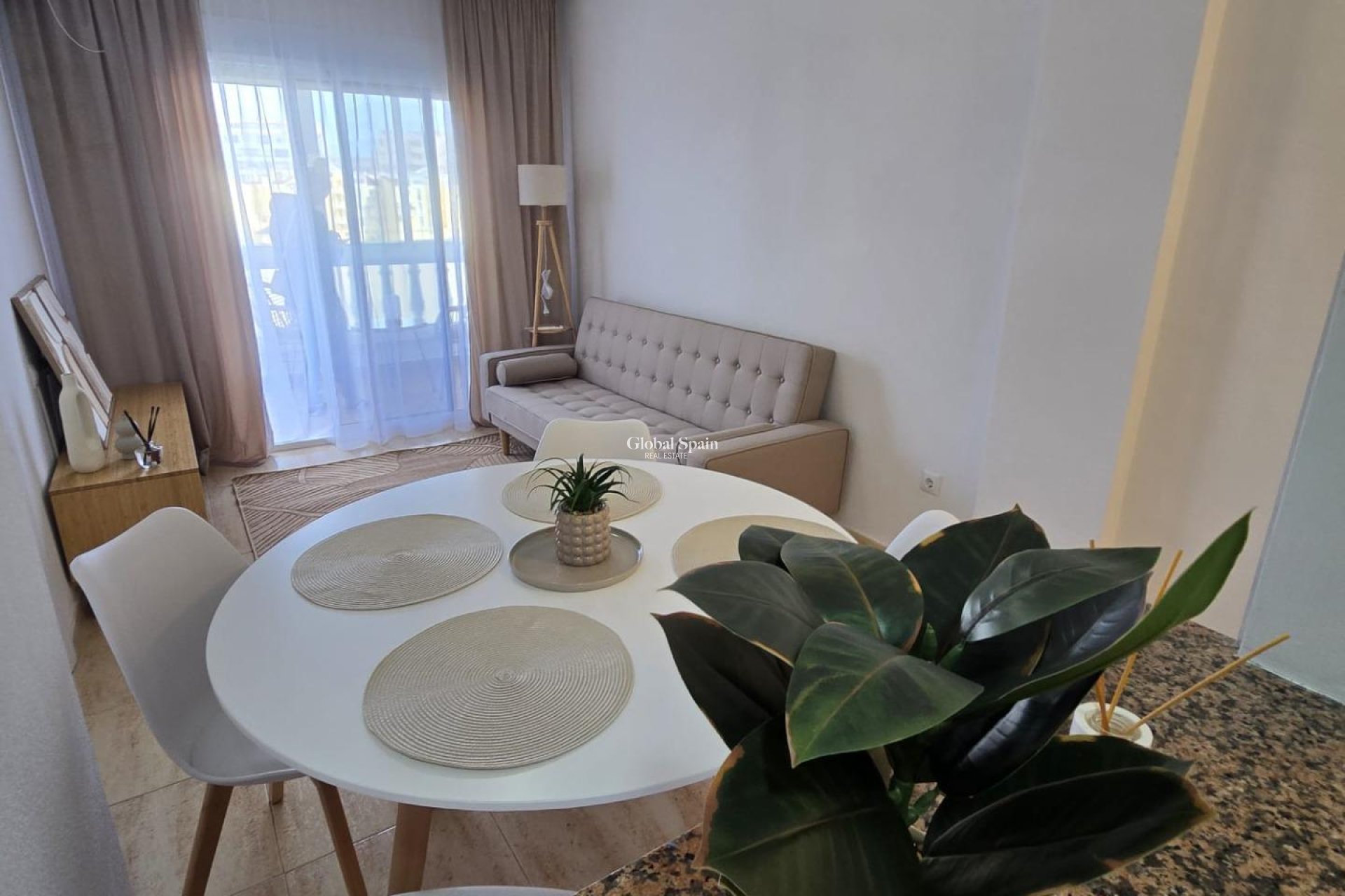 Wiederverkauf - WOHNUNG -
TORREVIEJA - Torreblanca