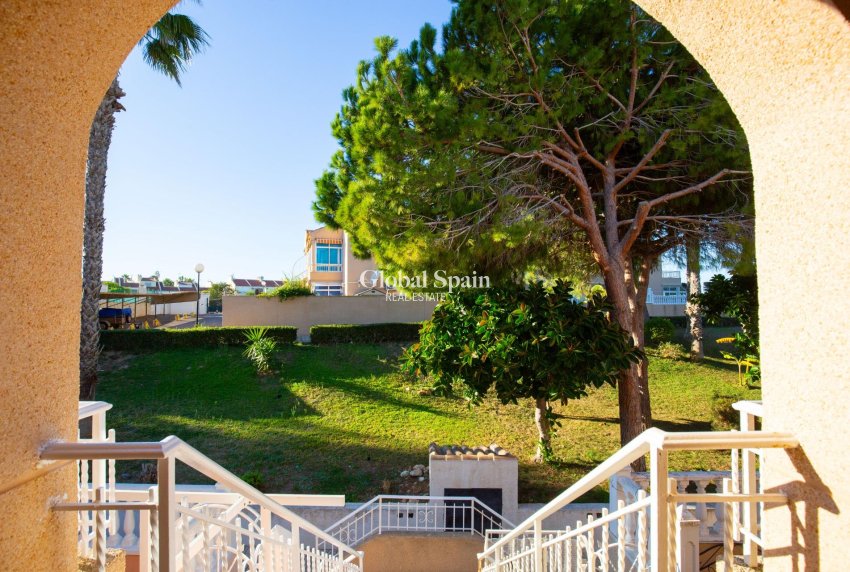 Wiederverkauf - WOHNUNG -
TORREVIEJA - Torreblanca