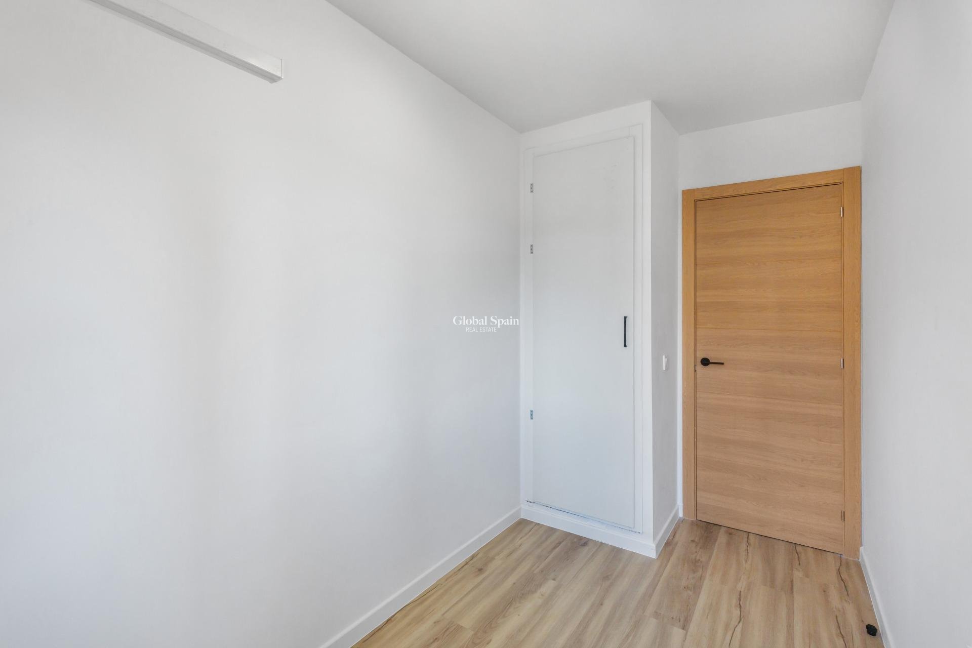 Wiederverkauf - WOHNUNG -
TORREVIEJA - Torreblanca