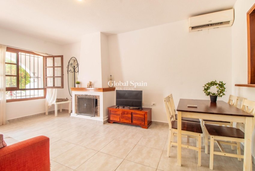 Wiederverkauf - WOHNUNG -
TORREVIEJA - Torreblanca