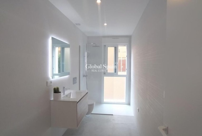 Wiederverkauf - WOHNUNG -
TORREVIEJA - Torreblanca
