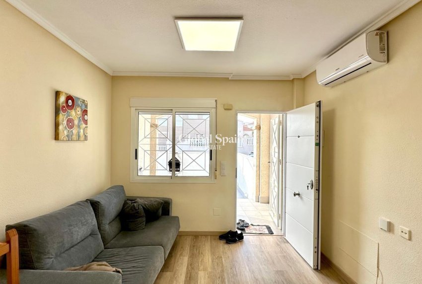 Wiederverkauf - WOHNUNG -
TORREVIEJA - Torreblanca