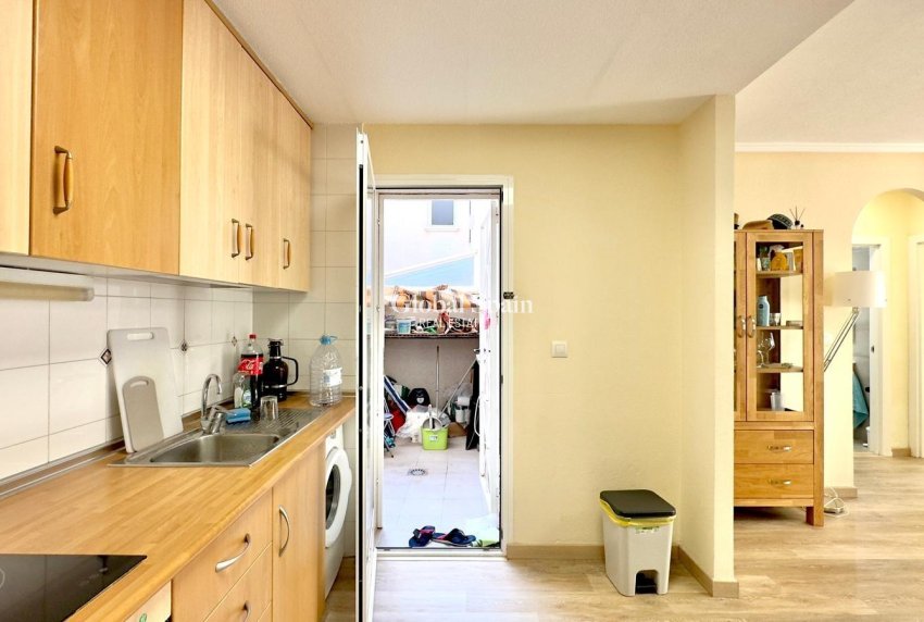 Wiederverkauf - WOHNUNG -
TORREVIEJA - Torreblanca