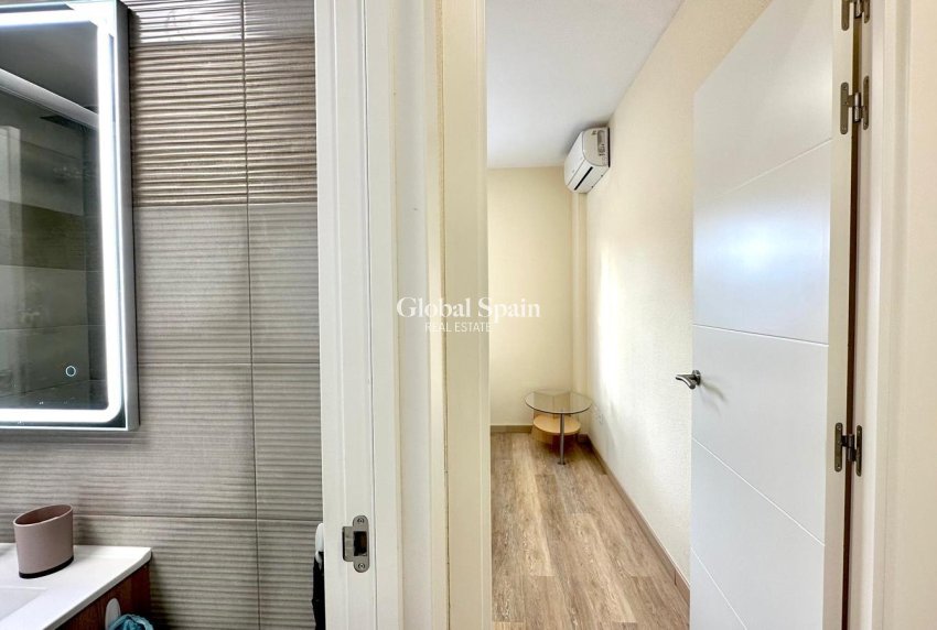 Wiederverkauf - WOHNUNG -
TORREVIEJA - Torreblanca