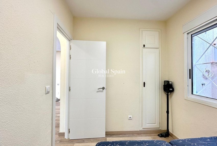 Wiederverkauf - WOHNUNG -
TORREVIEJA - Torreblanca