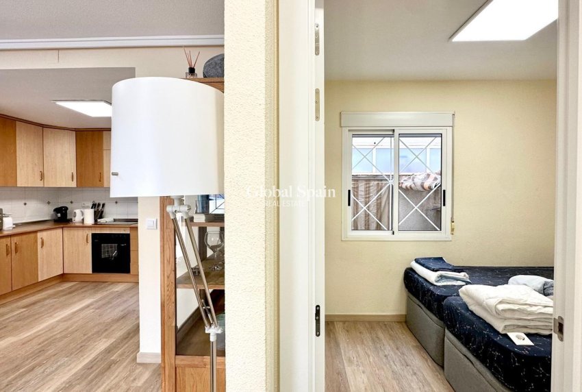 Wiederverkauf - WOHNUNG -
TORREVIEJA - Torreblanca