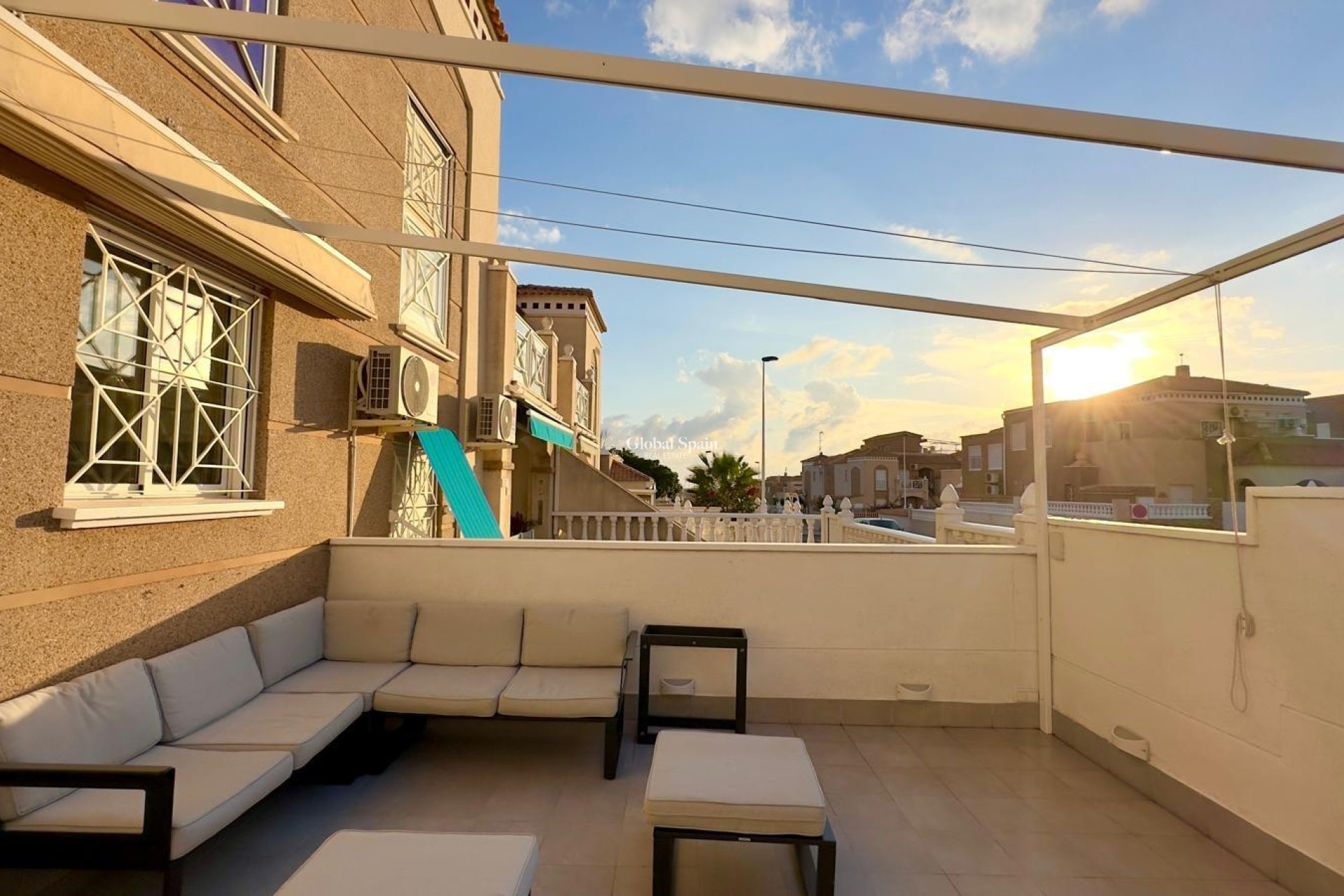 Wiederverkauf - WOHNUNG -
TORREVIEJA - Torreblanca