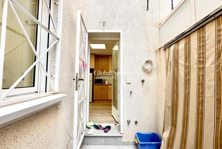 Wiederverkauf - WOHNUNG -
TORREVIEJA - Torreblanca