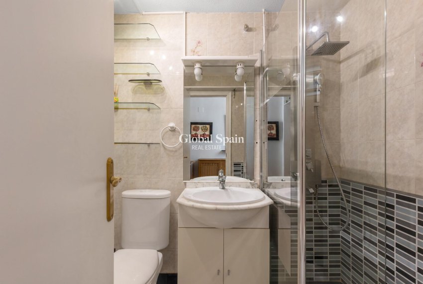 Wiederverkauf - WOHNUNG -
TORREVIEJA - Torreblanca