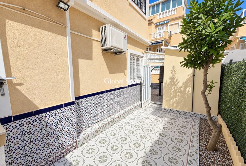 Wiederverkauf - WOHNUNG -
TORREVIEJA - Torreblanca