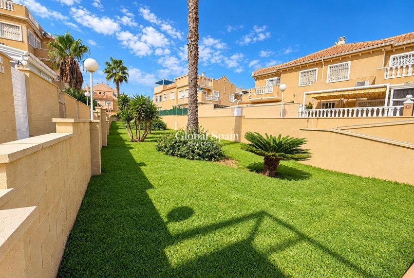 Wiederverkauf - WOHNUNG -
TORREVIEJA - Torreblanca