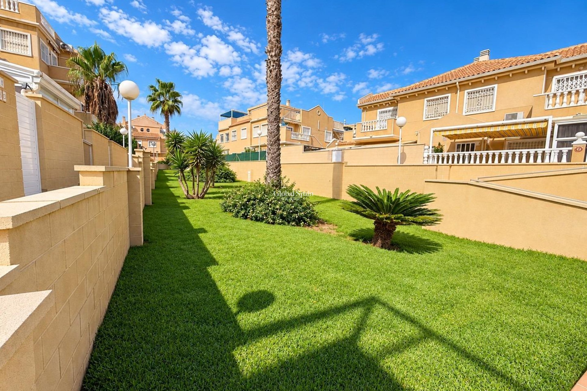 Wiederverkauf - WOHNUNG -
TORREVIEJA - Torreblanca