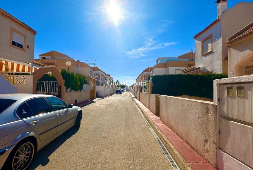 Wiederverkauf - WOHNUNG -
TORREVIEJA - Torretas