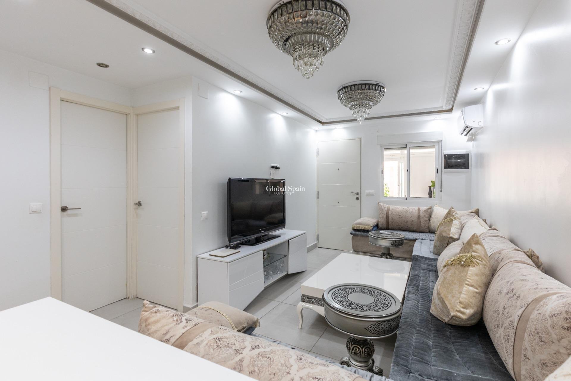 Wiederverkauf - WOHNUNG -
TORREVIEJA - Torretas