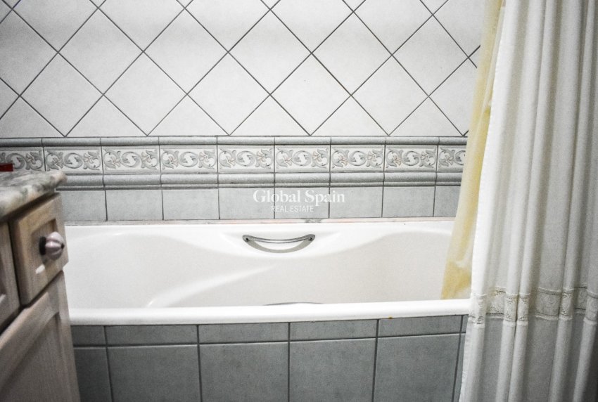 Wiederverkauf - WOHNUNG -
TORREVIEJA - Torrevieja Centro