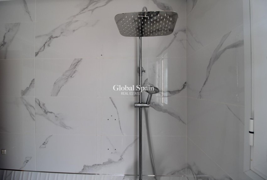 Wiederverkauf - WOHNUNG -
TORREVIEJA - Torrevieja