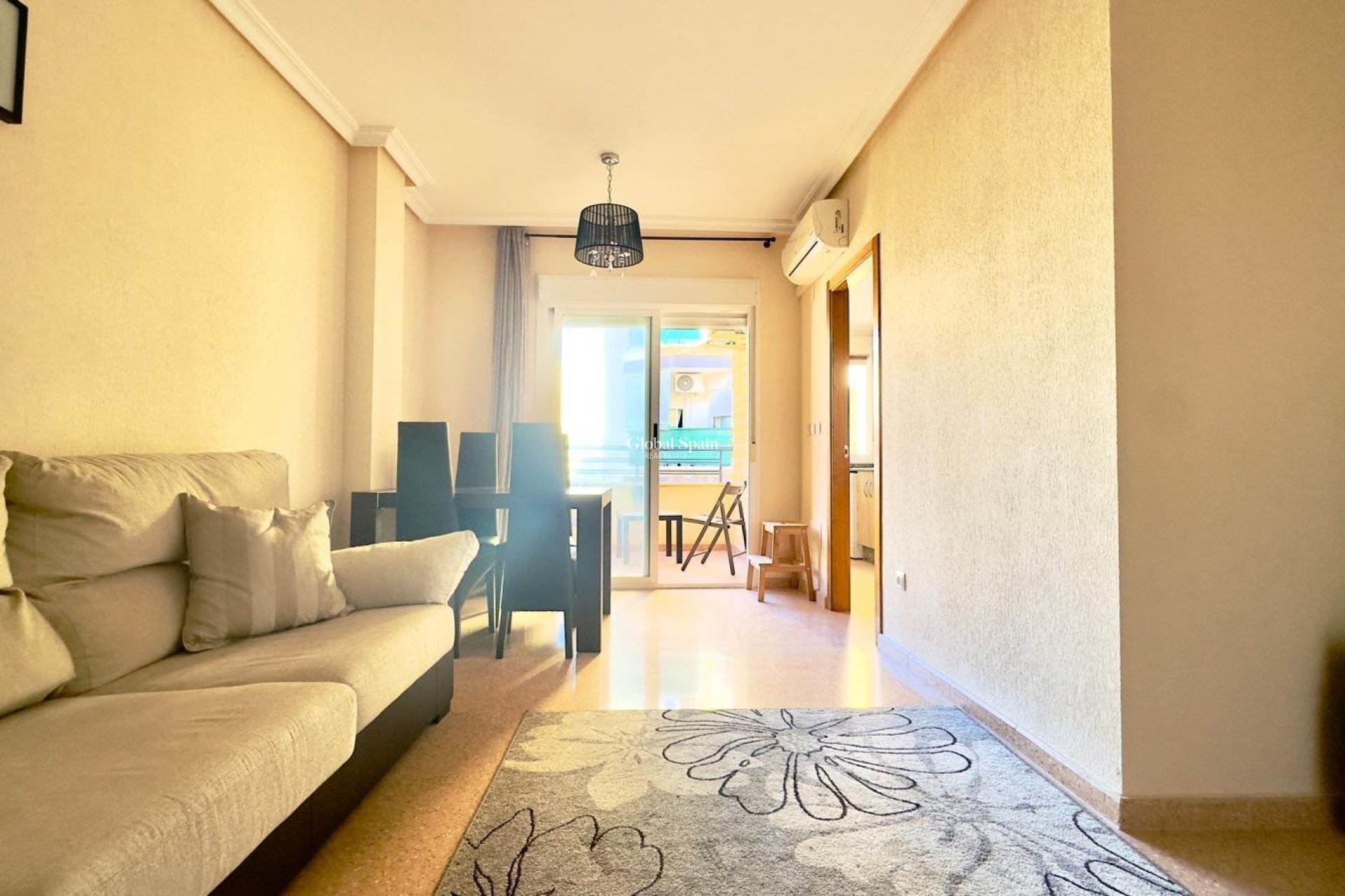 Wiederverkauf - WOHNUNG -
TORREVIEJA - Torrevieja