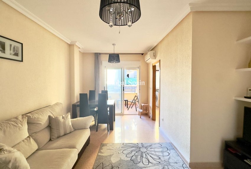 Wiederverkauf - WOHNUNG -
TORREVIEJA - Torrevieja