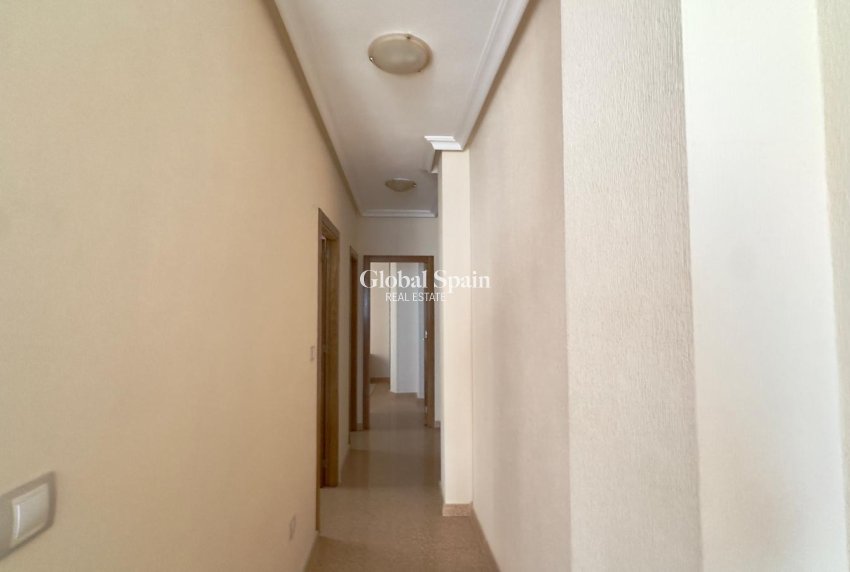 Wiederverkauf - WOHNUNG -
TORREVIEJA - Torrevieja