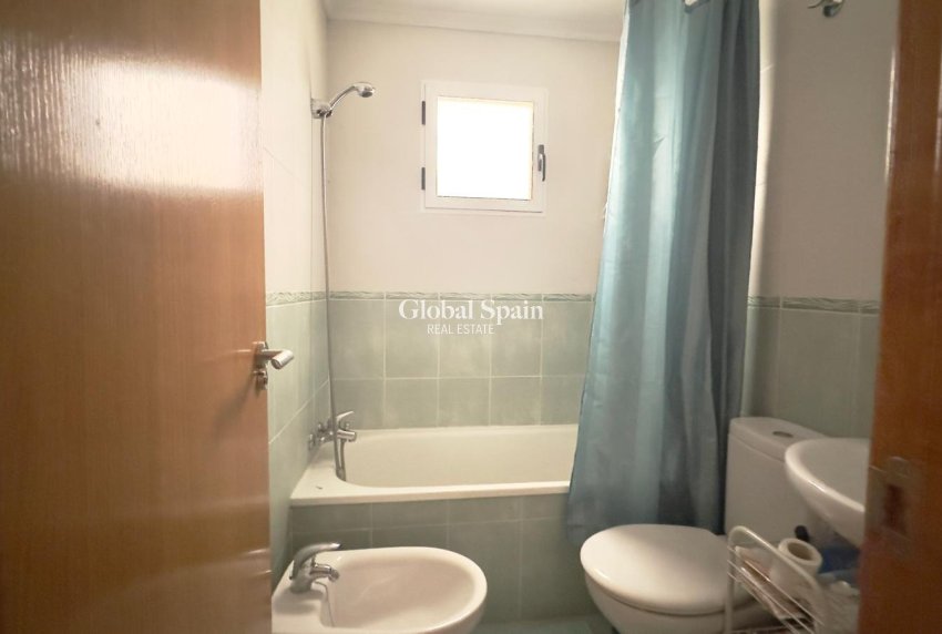 Wiederverkauf - WOHNUNG -
TORREVIEJA - Torrevieja