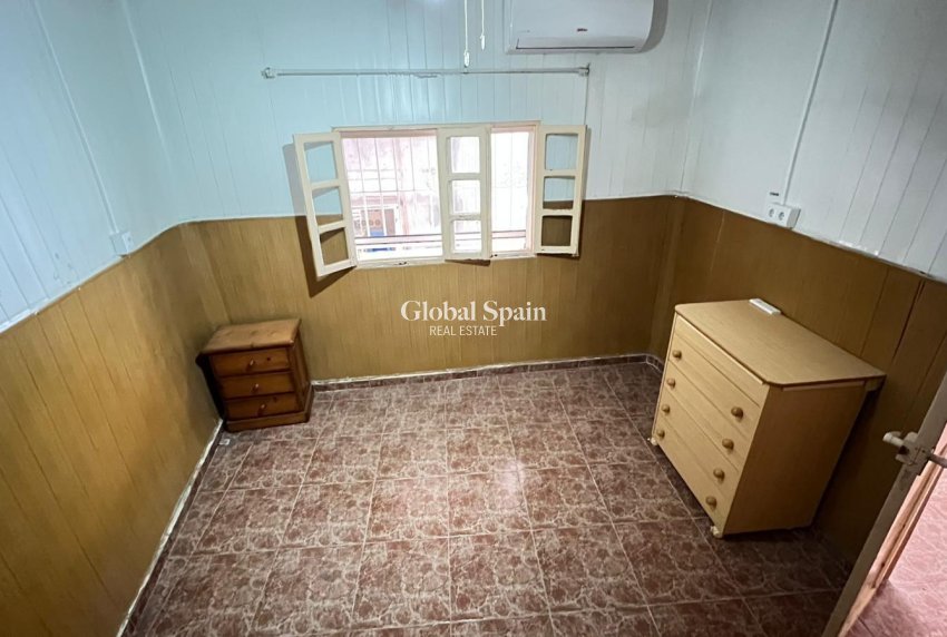 Wiederverkauf - WOHNUNG -
TORREVIEJA - Torrevieja