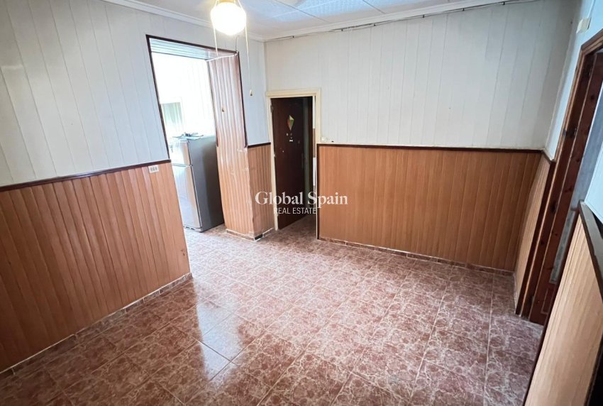 Wiederverkauf - WOHNUNG -
TORREVIEJA - Torrevieja