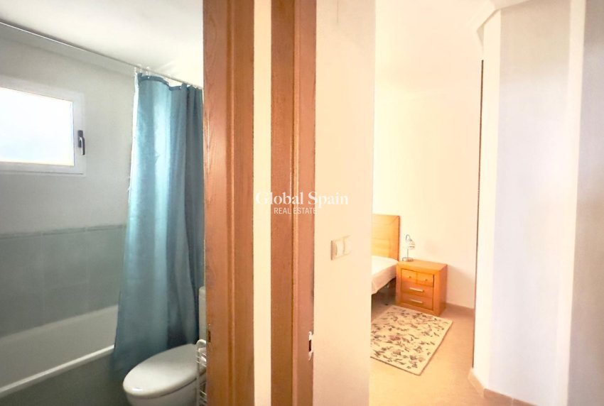 Wiederverkauf - WOHNUNG -
TORREVIEJA - Torrevieja