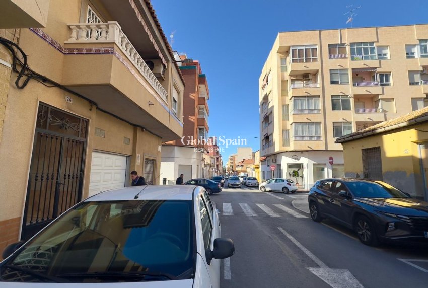 Wiederverkauf - WOHNUNG -
TORREVIEJA - Torrevieja