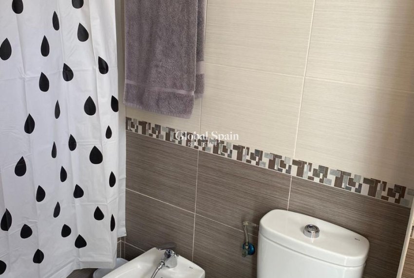 Wiederverkauf - WOHNUNG -
TORREVIEJA - Torrevieja