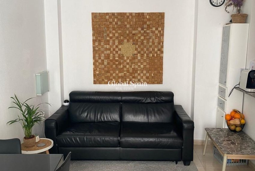 Wiederverkauf - WOHNUNG -
TORREVIEJA - Torrevieja